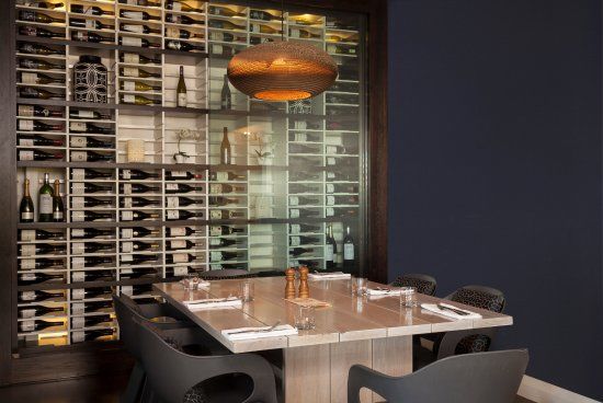 Banque Oyster Bar & Eatery